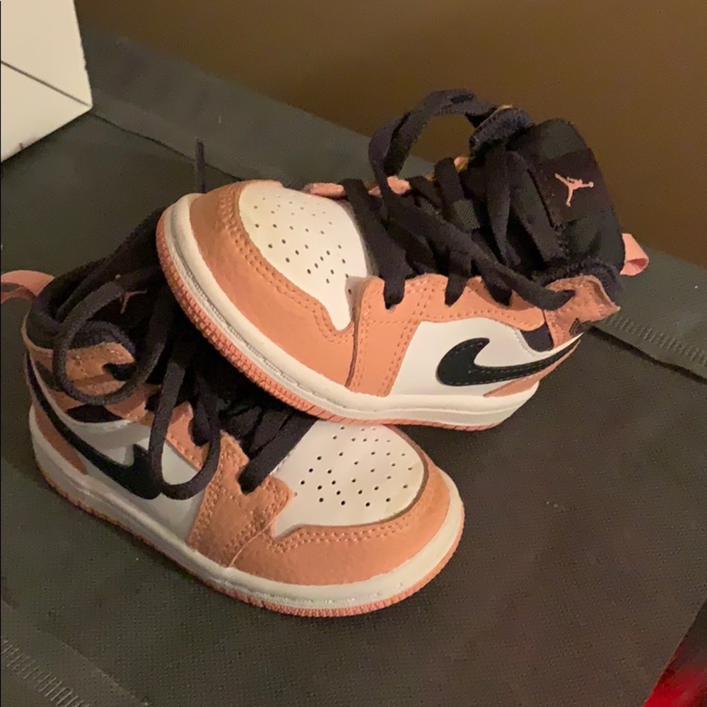Air Jordan 1 Mid Toddler’s Shoe